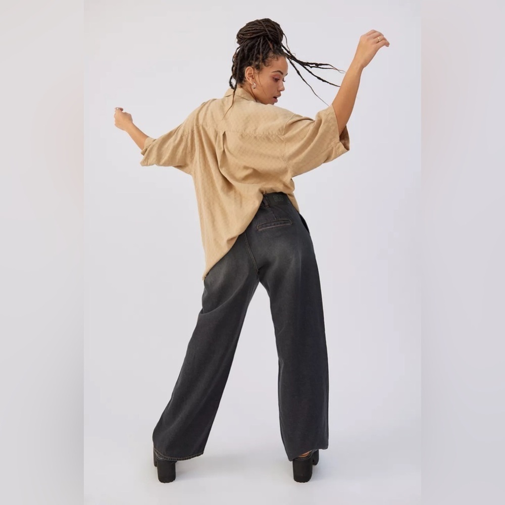 BDG Urban Outfitters Low Rise Wide Leg Trouser Jean in Washed Black Women’s 27